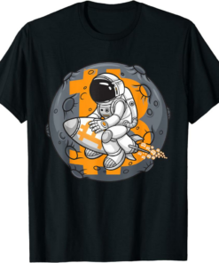 Black To The Moon T-Shirt Astronaut Flies With The Btc